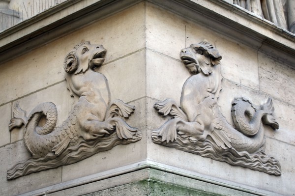 France, Paris 7e, fontaine de Mars, rue saint dominique, detail bas relief,