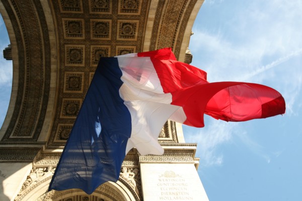 France, Paris 8e, arc de triomphe, place de l'etoile, apres le 11 novembre, drapeau francais,