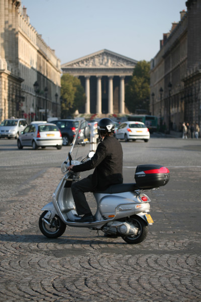 France, Paris 8e, place de la concorde, circulation 2 roues, rue royale, madeleine,