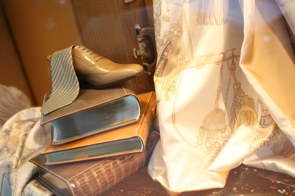 France, Paris 8e, boutique de luxe, rue du faubourg saint honore, Hermes, vitrine,