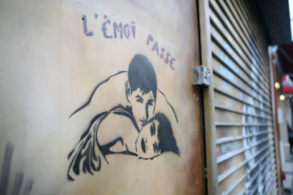 France, Paris 13e - la butte aux cailles - le merle moqueur, graff miss tic, l'emoi passe, rideau de fer,