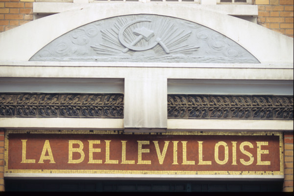 France, Paris 20e, menilmontant - Belleville, ancienne cooperative la Bellevilloise, fronton, marteau et faucille, 17/25 rue Boyer