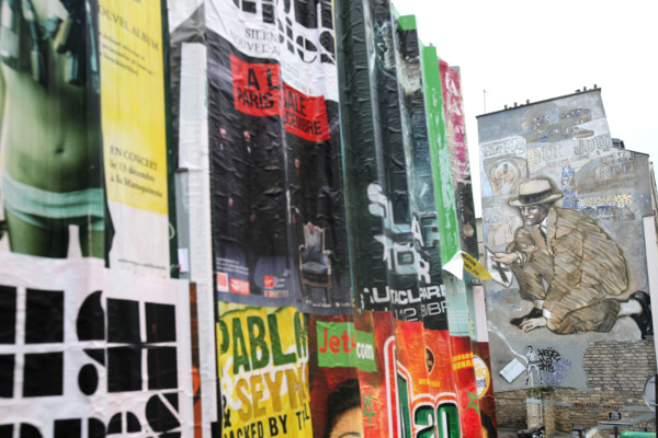France, Paris 20e, rue de belleville, affiches collees sur palissade, mur peint, place frehel,