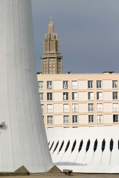 France: Normandie, Seine Maritime, le havre, architecte oscar niemeyer pour la maison de la culture le volcan, autour du bassin du commerce et auguste perret pour l'immeuble et le clocher de l'eglise ...