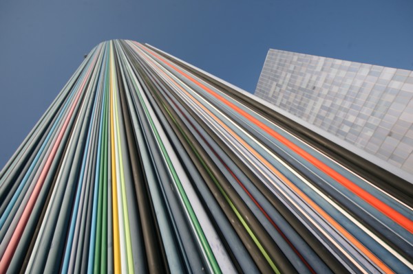 France, hauts de seine, la defense, tours, immeubles, gratte ciel, la cheminee, oeuvre de raymond moretti, tubes colores,
