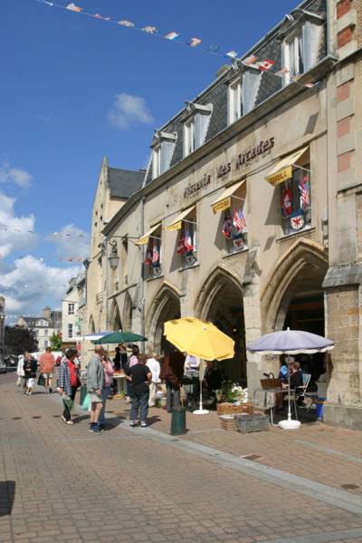 France, Basse Normandie, Manche, parc des marais du Cotentin, carentan, eglise, art gothique, arcades, ogives, patrimoine, marche,
