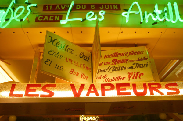 France, Normandie, calvados, cote fleurie, trouville sur mer, plage, les Vapeurs, tourniquet de citations (tres populaire)