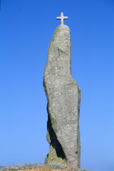 France, Bretagne, Finistere nord, cotes des abers, brignogan, menhir christiannise, megalithe, religion, croix,