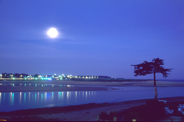 France, Bretagne, Finistere sud, Cornouaille, le pouldu, bras de mer, face a guidel plages, nuit de plaine lune,