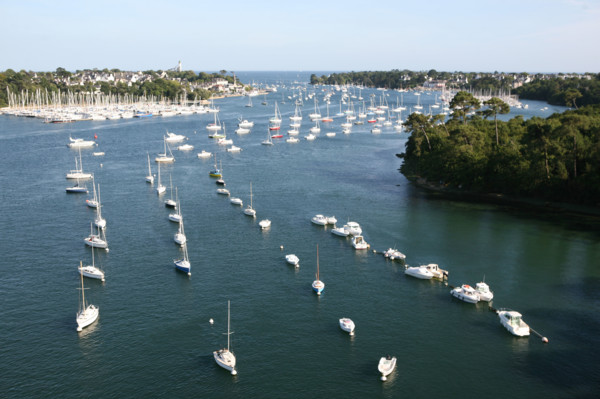 France, Bretagne, Finistere sud, Cornouaille, Benodet, l'odet au nivau du pont de Cornouaille, panorama, voiliers, bateaux de plaisance, courbe,