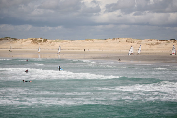 France, Bretagne, Finistere sud, pays bigouden, pointe de la torche, sable, dunes, spot de surf, surfeurs, ecole de surf,