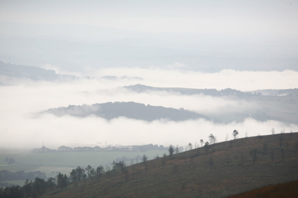 France, Bretagne, Finistere sud, menez hom, paysage, panorama, depuis le sommet, brume, nuages,