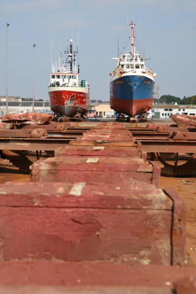 France, Bretagne, Finistere Sud, Cornouaille, Concarneau, chantier naval, Le Passage, bateau au sec, travaux, matieres, metal, coque,