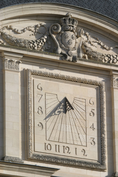 France, Bretagne, Ille et Vilaine, rennes, place du parlement de Bretagne, detail facade du parlement, cadran solaire,