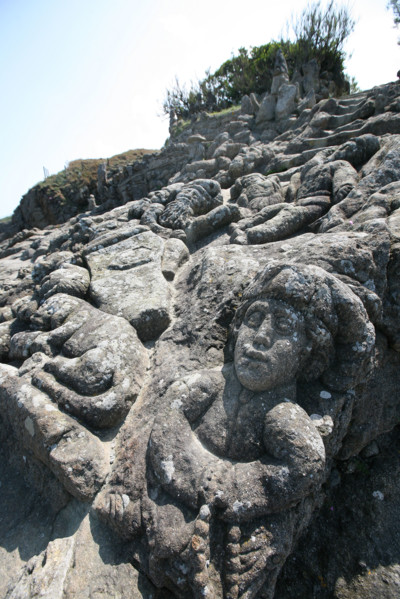 France, Bretagne, cotes d'Armor, Saint-Malo, rotheneuf, les rochers sculptes par l'abbe foure des 1870, tetes, figures, famille corsaire, imaginaire, mythologie,