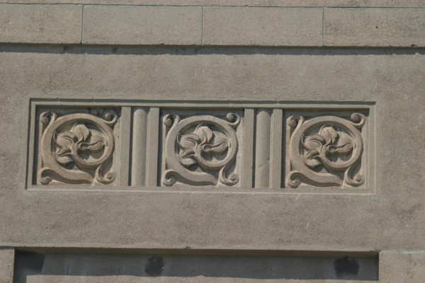 France, Basse Normandie, Manche, Cotentin, Cherbourg, ancienne gare transatlantique, frise decor exterieur face au quai,