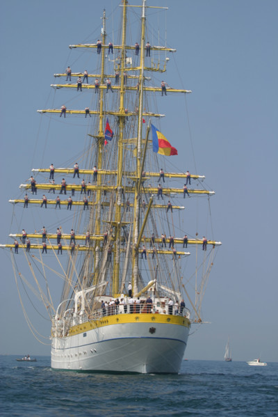 France, Basse Normandie, Manche, Cotentin, Cherbourg, rade, tall ships race 2005, grands voiliers, course, mircea, navire roumain, marins dans les haubans,