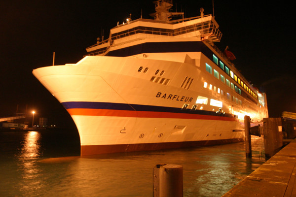 France, Basse Normandie, Manche, Cotentin, Cherbourg, port de commerce, depart de ferry de nuit
le barfleur de Brittany ferries