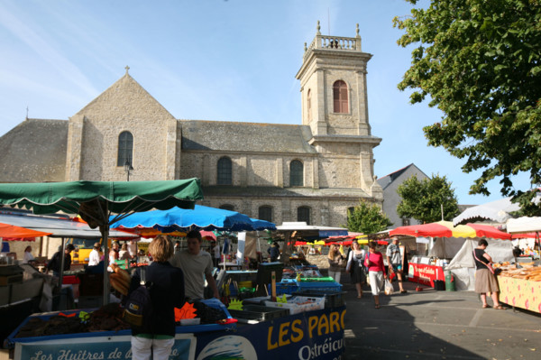 France, Bretagne, Morbihan, golfe du Morbihan, presqu'ile de rhuys, saint gildas de rhuys eglise abbatiale, marche,