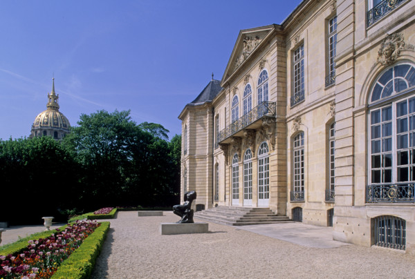 France, Paris 7e, faubourg Saint-Germain, 79 rue de Varenne, hotel biron, musee rodin, hotel particulier, facade sur jardin, dome des invalides,