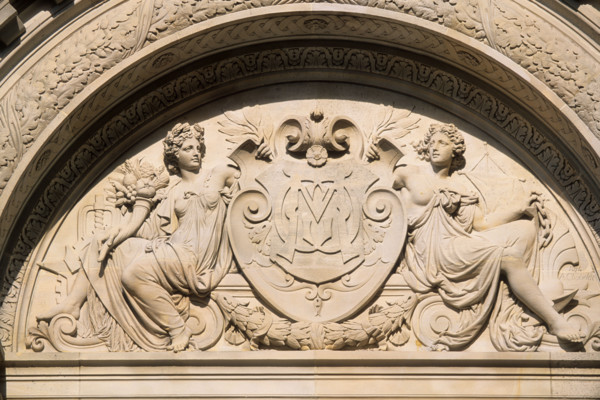 France, Paris 8e, 61 rue de Monceau, hotel Menier, hotel particulier, monument historique, detail tympan du porche d'entree,