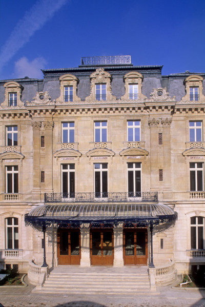 France, Paris 8e, 61 rue de Monceau, hotel Menier, hotel particulier, monument historique, facade sur cour, verriere