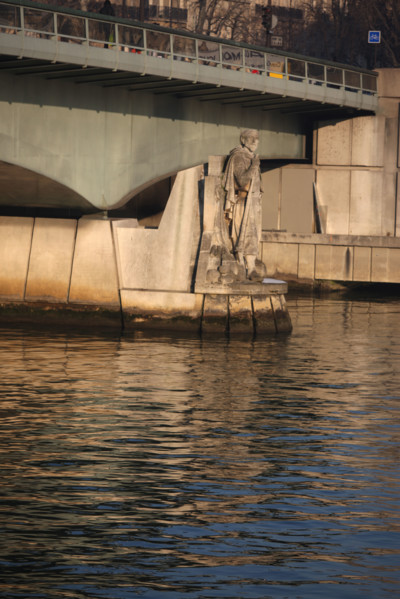 France, Paris 7e, pont de l'Alma, zouave du pont de l'Alma, crues de la Seine, hiver, tablier metallique, sculpture, statue, soldat, militaire,