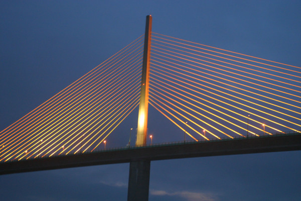France, Haute Normandie, Seine Maritime, vallee de la Seine, pont de brotonne, de nuit, eclairage, haubans,