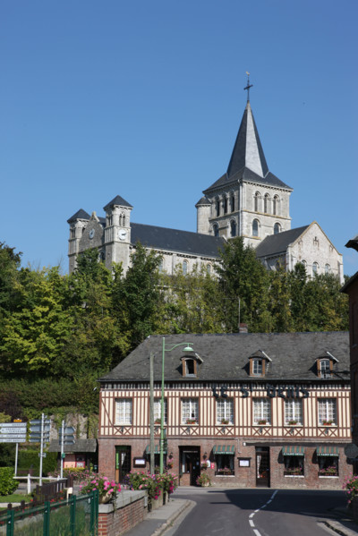 France, Haute Normandie, Seine Maritime, pays de Caux maritime, Hericourt-en-Caux, vallee de la Durdent, eglise, centre bourg,