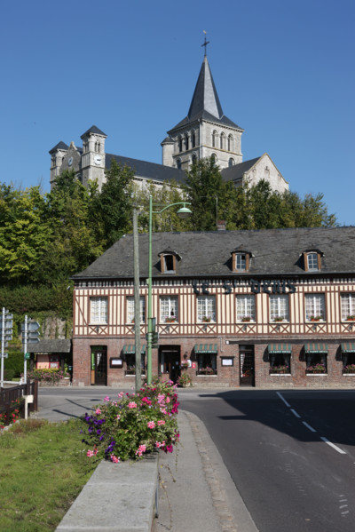 France, Haute Normandie, Seine Maritime, pays de Caux maritime, Hericourt-en-Caux, vallee de la Durdent, eglise, centre bourg,