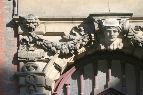 France, Haute Normandie, Seine Maritime, Rouen, immeubles de rapport 
rue alsace lorraine
, detail habitat, maison, sculpture, habitat traditionnel, ornement, decor, facade, sculpture, visage d'homme,...