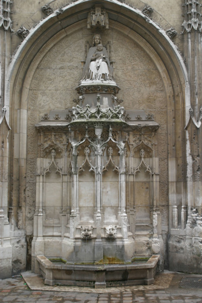 France, Haute Normandie, Seine Maritime, Rouen, fontaine de la crosse, 
rue des carmes,