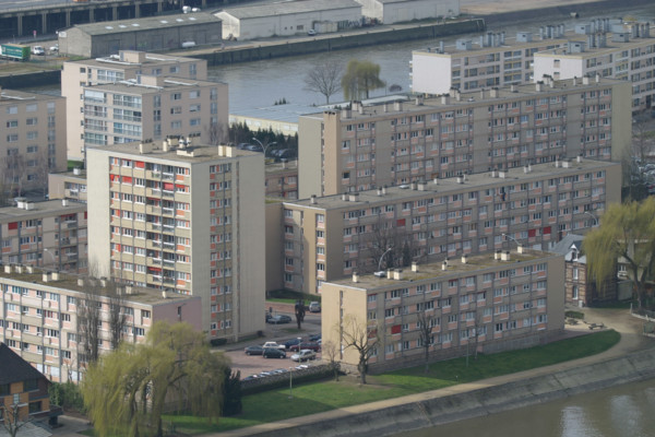 France, Haute Normandie, Seine Maritime, Rouen, rive gauche, ile Lacroix, vue depuis la cote sainte catherine, panorama, la Seine, bateaux, immeubles, logements, habitat,