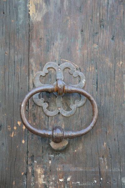 France, languedoc roussillon, gard, uzes, maison ancienne, ferronnerie, heurtoir de porte,