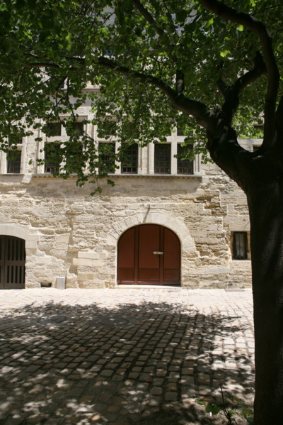 France, languedoc roussillon, gard, uzes, place aux herbes, maison, arcades,