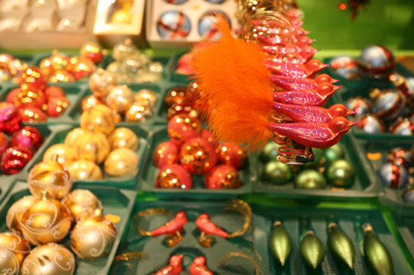 France, alsace, bas rhin, strasbourg, marche de Noel 2006, festivites, decor, sapin, boules, guirlandes, arbre de noel, commerce, ambiance, hiver, vin chaud, fete, tradition,