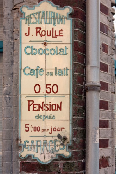 France, somme, entre picardie et Normandie, mers les bains, face au treport, pays de la bresle maritime, ancien restaurant, faience, cote d'albatre, centre ville maisons, station balneaire, villegiatu...
