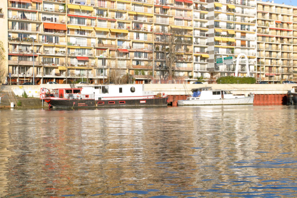 France, ile de france, boulogne billancourt, l'ile seguin, la seine, ancien site des usines renault, reflets dans l'eau, peniches, transport fluvial,