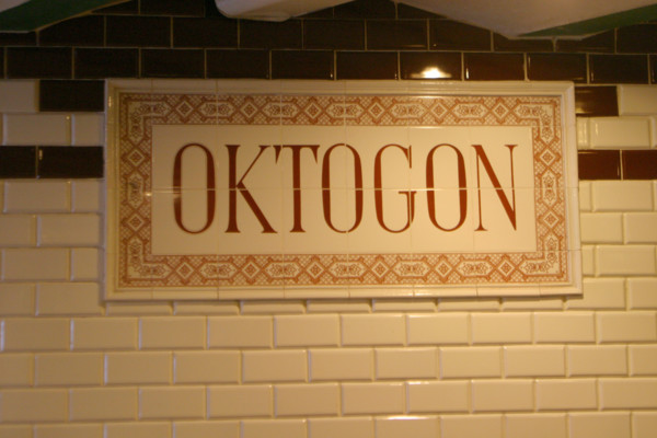 europe, Hongrie, budapest, centre ville, erzebet korut, terez korut, place oktogon, metro
station Oktogon,
