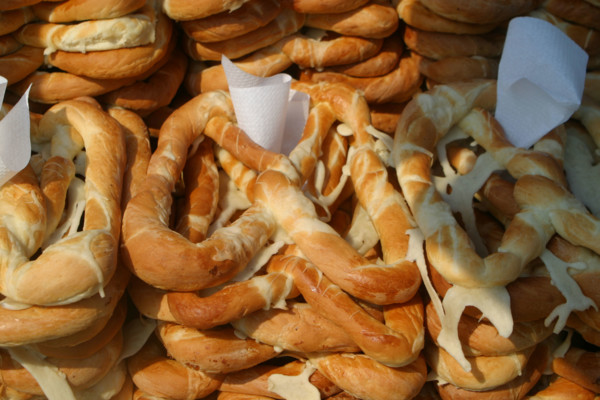 europe, Hongrie, budapest, autour des bains szechenyi, bretzels, patisserie,