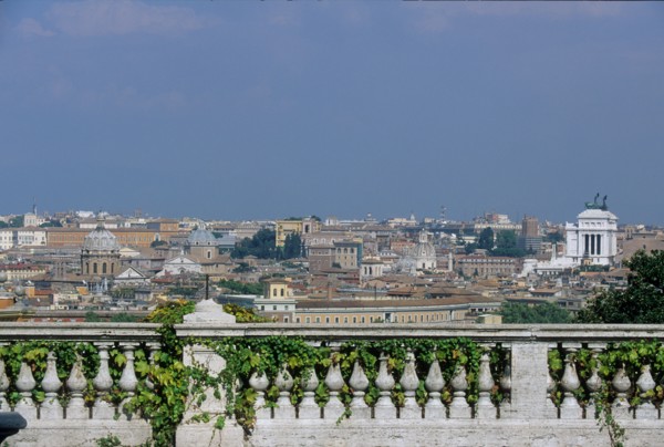 Italie, rome, panorama depuis le trastevere, ville, toits, vue d'ensemble, colinne, monument Victor Emmanuel II, Vittorio Emanuele II, balustrade,