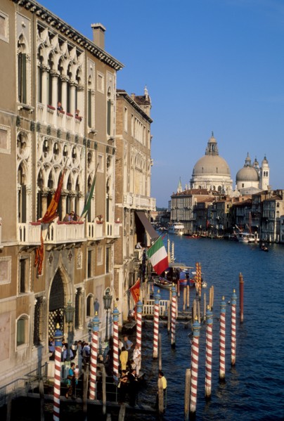 taxi boat, palazzo