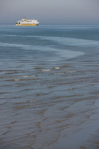 France, region nord, pas de calais, boulogne sur mer, port, mer du nord, ferry, transmanche ferries, ld lines, cote d'albatre, liaison boulogne douvres, vagues,
