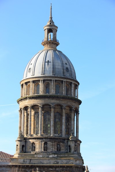 France, region nord, pas de calais, boulogne sur mer, ville haute, remparts, basilique notre dame, coupole, dome, colonnes, sculpture, statues,