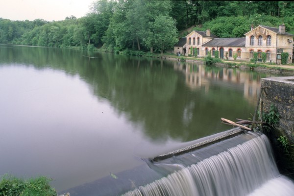 France, region picardie, oise, etangs de commelles, plan d'eau, barrage, maison, eau, environnement,