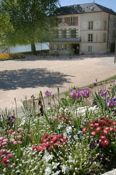 France, region ile de france, yvelines, chatou, l'ile aux impressionnistes, artistes, peinture, seine, village, maison fournaise, restaurant, musee, jardin, fleurs,