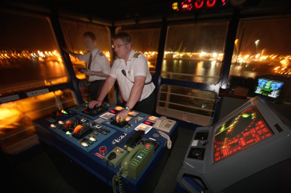 France, Haute Normandie / angleterre, seine maritime, le havre / portsmouth, traversee trans manche, a bord du ferry boat, norman voyager, navigation, nuit, port de portsmouth, officiers a la passerel...