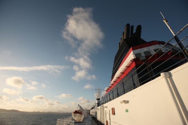 France, Haute Normandie / angleterre, seine maritime, le havre / portsmouth, traversee trans manche, a bord du ferry boat, norman voyager, navigation en mer, au petit matin, cap de la heve en vue,