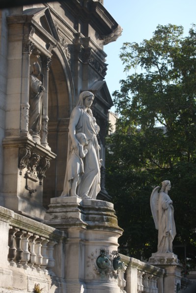 France, ile de france, paris 9e arrondissement, place d'estienne d'orves, eglise de la trinite, architecte theodore ballu, facade, porche, sculpture,