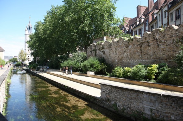 France, Haute Normandie, eure, pays d'evreux, evreux, mur gamllo romain au fil de l'iton, beffroi,